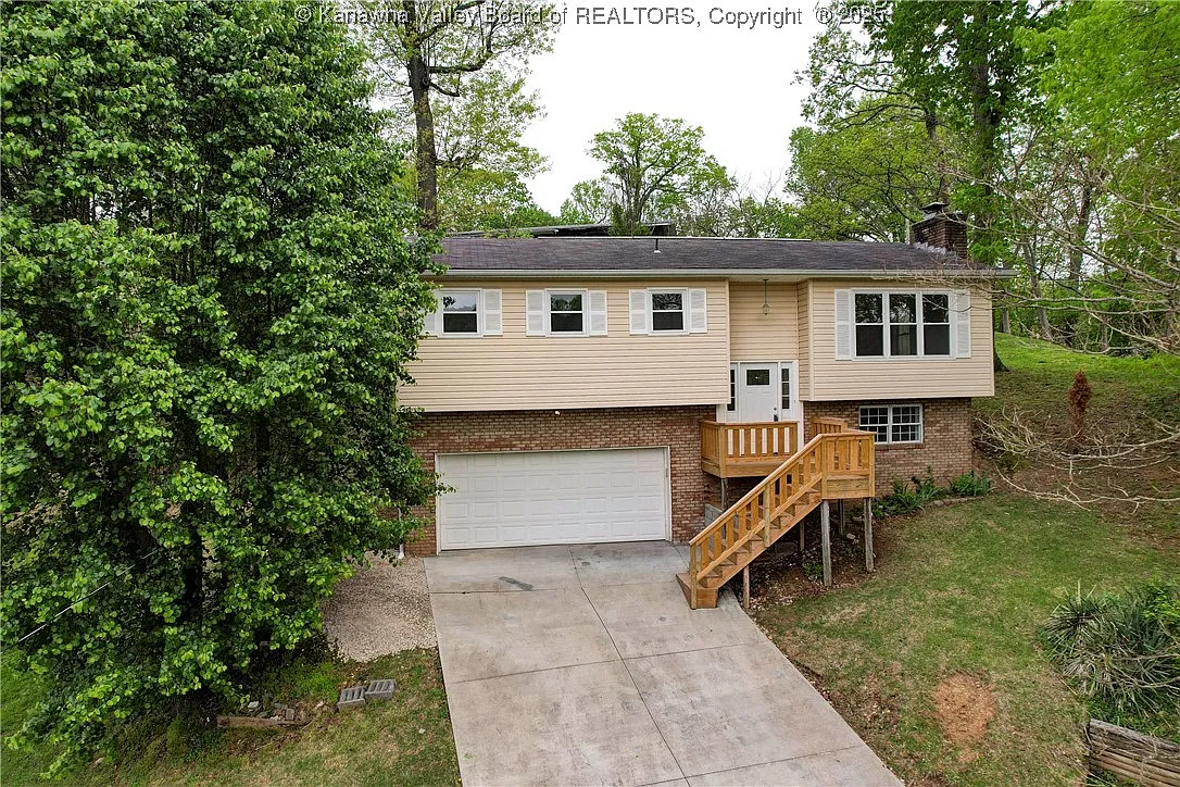 465 Evergreen Cir photo 1