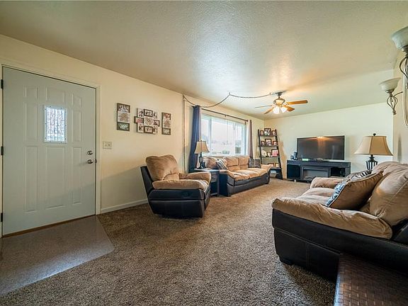 4th image of 2135 E 41st St