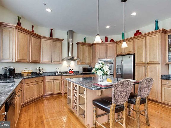 3rd image of 502 Ashaway Ln