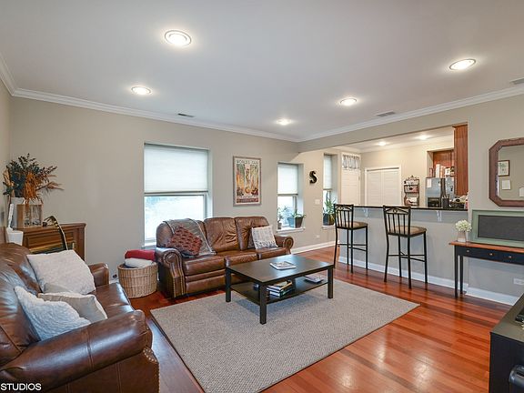 4th image of 3435 W Berteau Ave Unit 3D