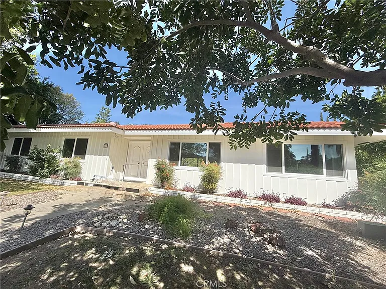 61 E Orange Grove Ave — Photo 3