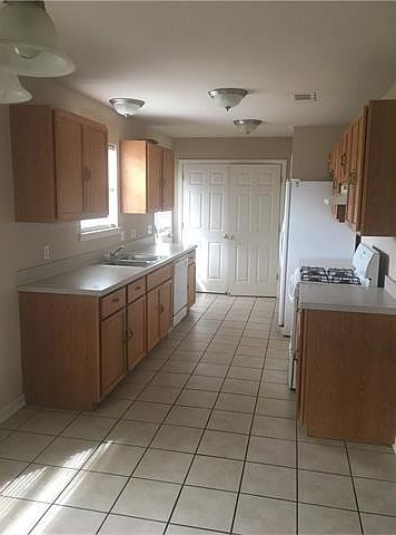 2nd image of 3151 Adrian St