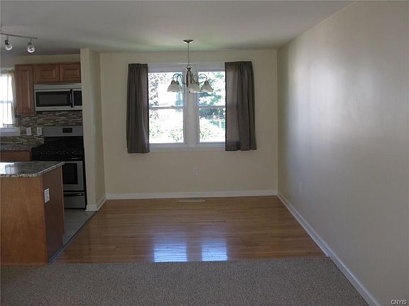 3rd image of 8812 Larchmont Dr