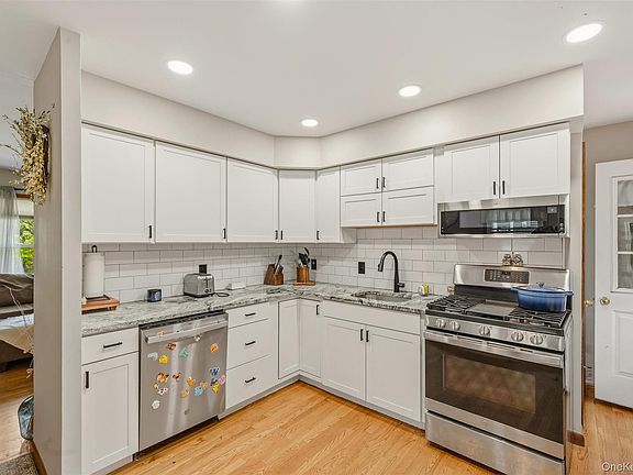 3rd image of 31 Wickham Drive
