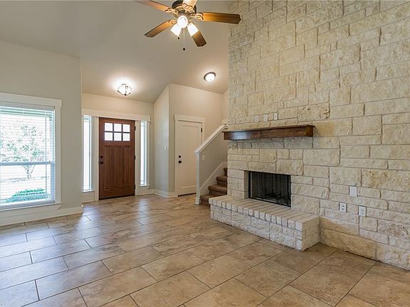 4th image of 39 Wood Glen Dr