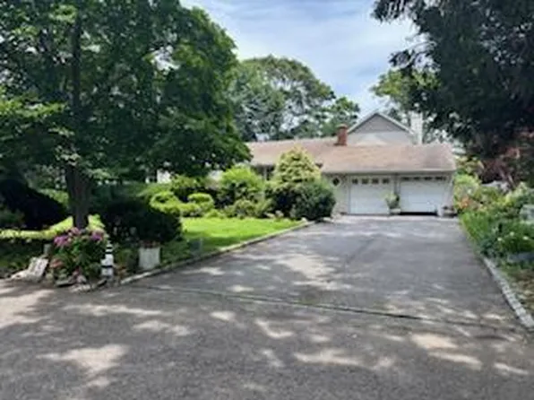 45 Mc Cue Lane, Babylon, NY 11702