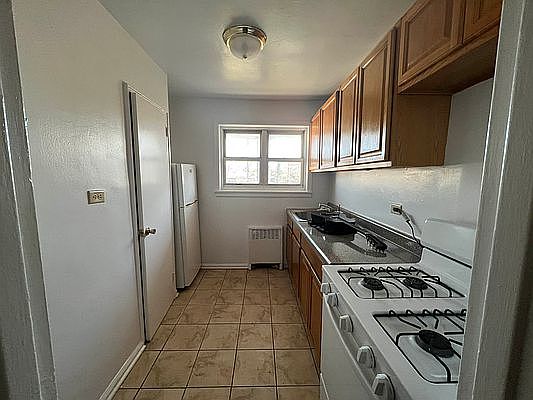 5th image of 10-14 Hartman Ln #2