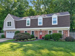 8000 Woodcroft Ct, Dunn Loring, VA 22027