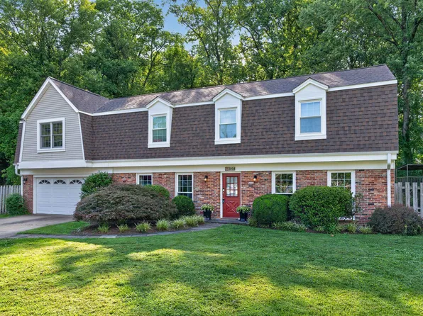8000 Woodcroft Ct, Dunn Loring, VA 22027