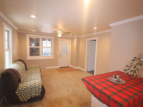 4th image of 440 Sterling St