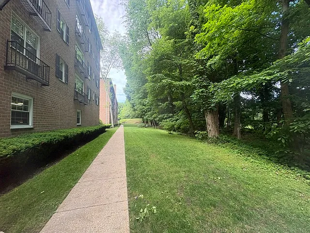 2 Consulate Dr #3B — Photo 11