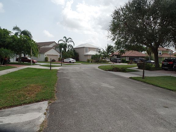Exterior Neighborhood (street photo)