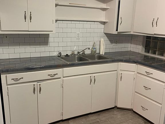 2nd image of 1120 W Symmes St