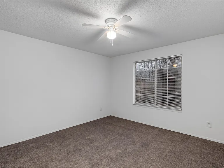 Hartford Place Apartments — Photo 7