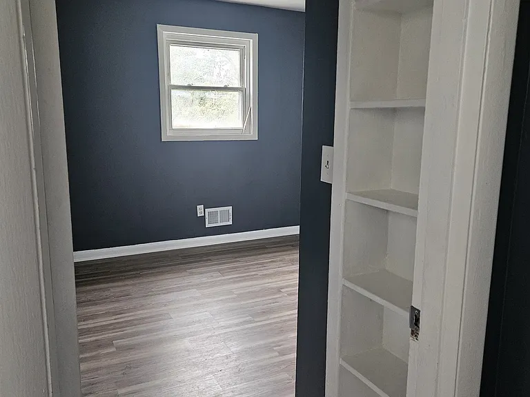 425 Crestview Dr — Photo 4