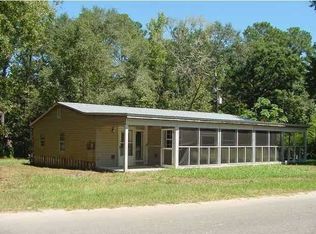 939 E River Rd, Wewahitchka, FL 32465