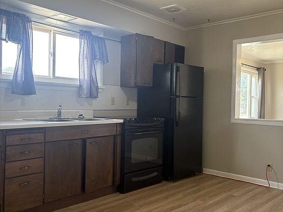 3rd image of 135 S California St