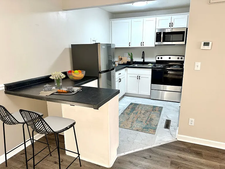 2600 Le Blanc Ct — Photo 2