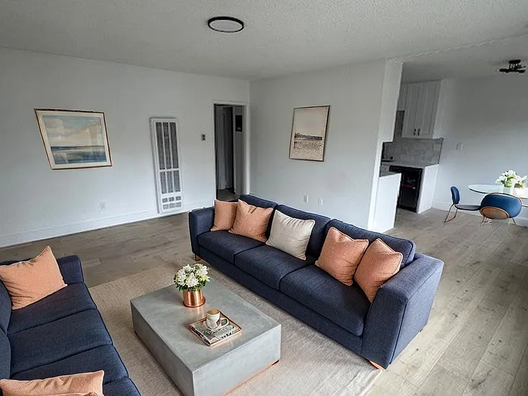 1125 N Onondaga Ave #4 — Photo 2