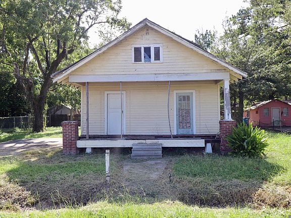 2nd image of 211 Community St