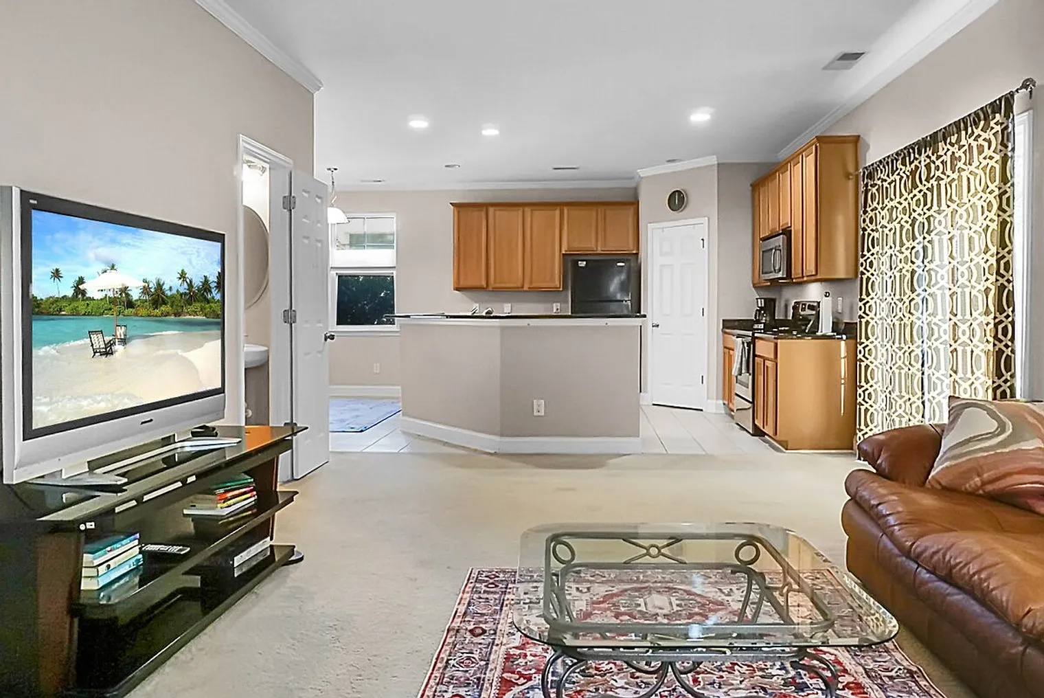 3 bed, 2.5 bath, $6,637 — Photo 3