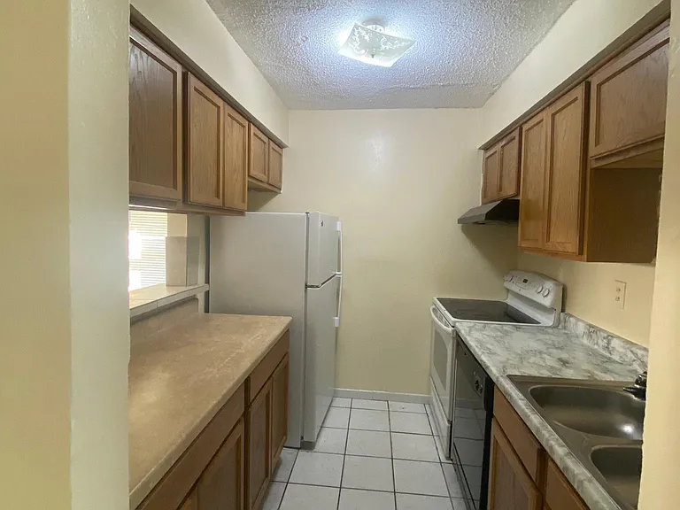 1640 Newport Pl — Photo 4