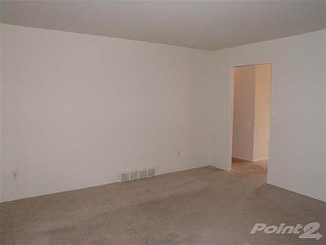 2nd image of 806 Knollwood Ct
