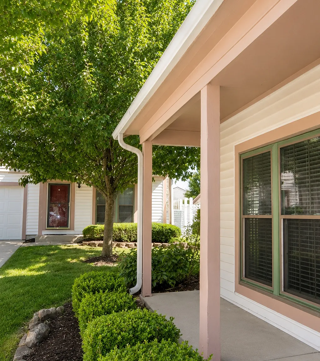 2 bed, 1011 sqft, $1,699 — Photo 3
