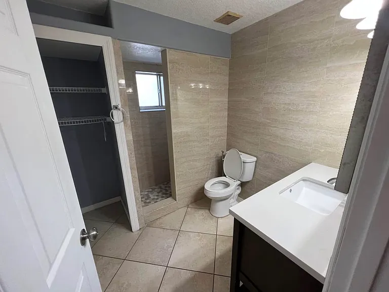 160 Sura Blvd — Photo 6