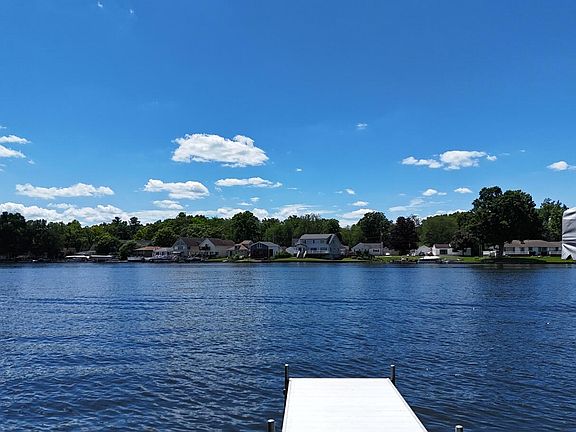 3rd image of 230 Duryeas Point