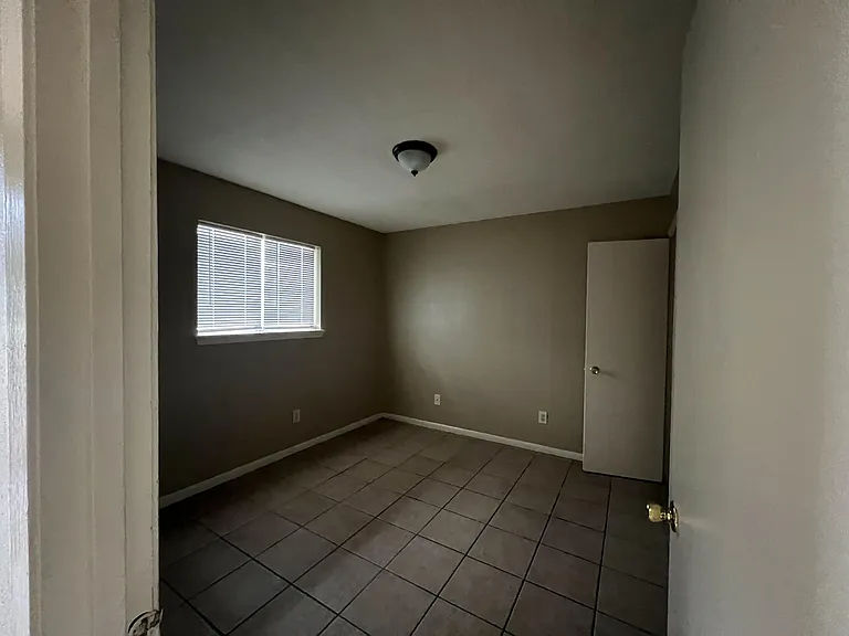 1012 Wells Cir — Photo 5
