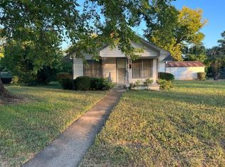 1202 W Davis St, Hearne, TX 77859