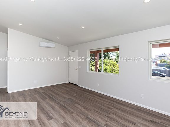 4th image of 4435-4439 Menlo Ave #9afaf94e0