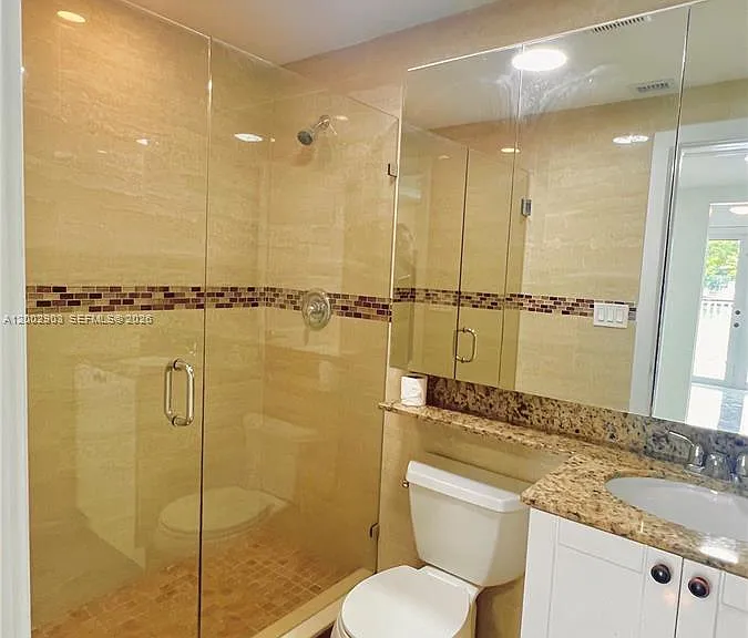 8235 Crespi Blvd #4 — Photo 14