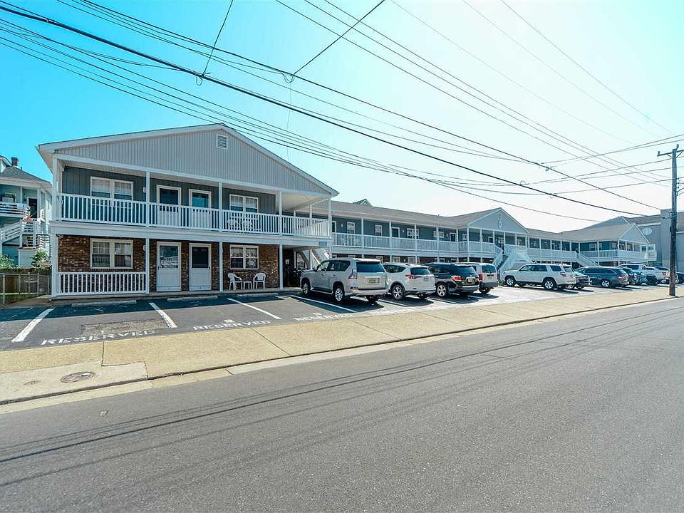 1st image of 825 Plymouth Pl #3