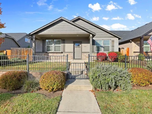 1467 Spring St, Medford, OR 97504