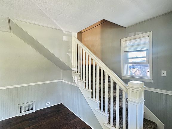 3rd image of 108 W Pine St