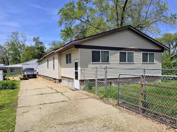 13595 1st St, Pekin, IL 61554