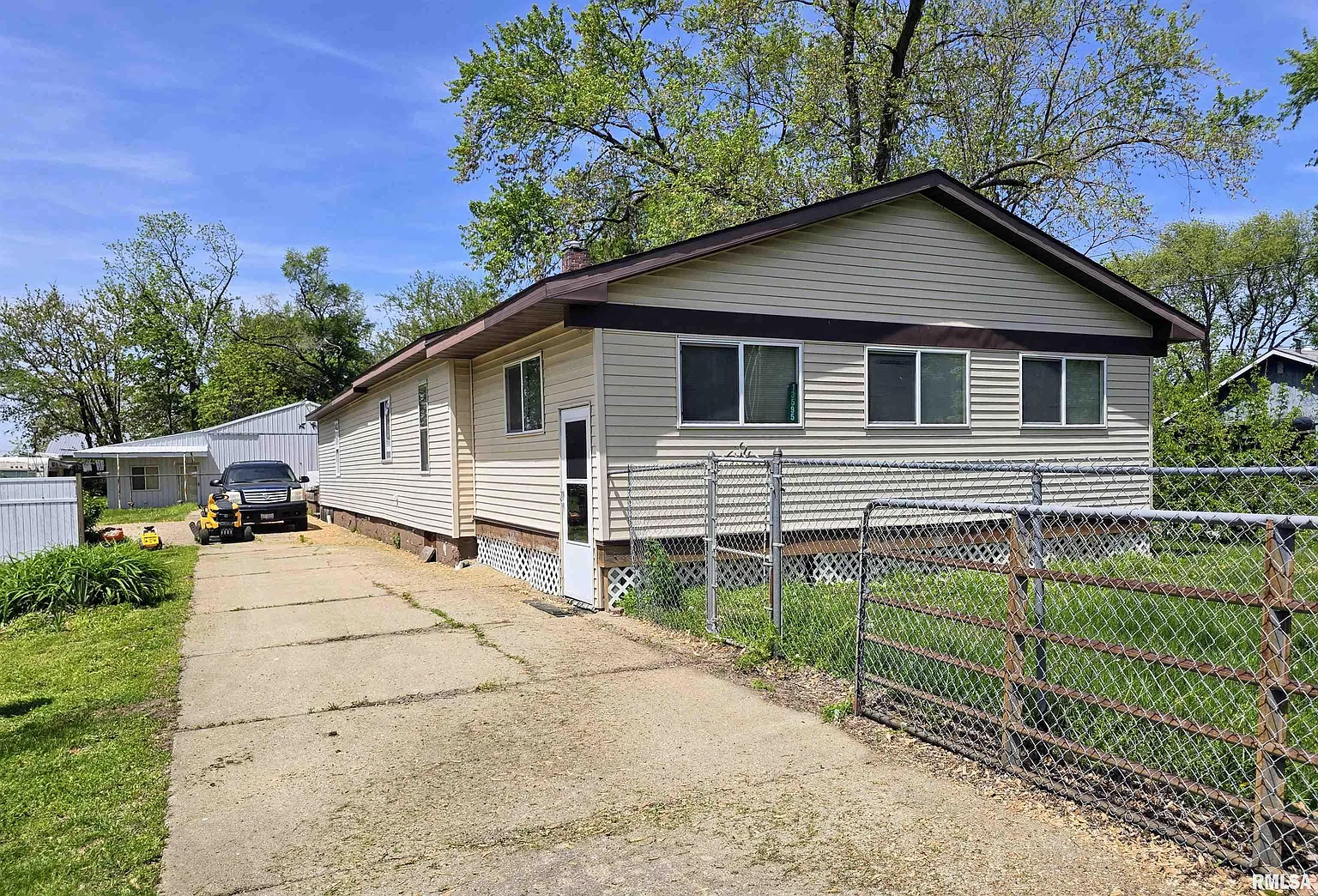 13595 1st St photo 1