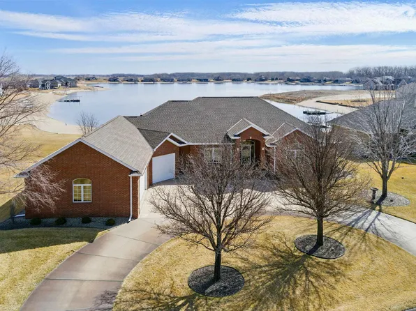 21938 Bayshore Dr, Columbus, NE 68601