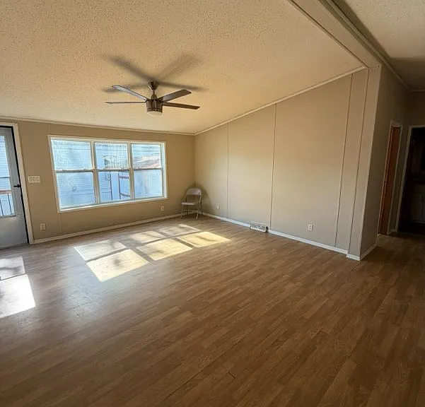 2033 W 3rd St — Photo 2