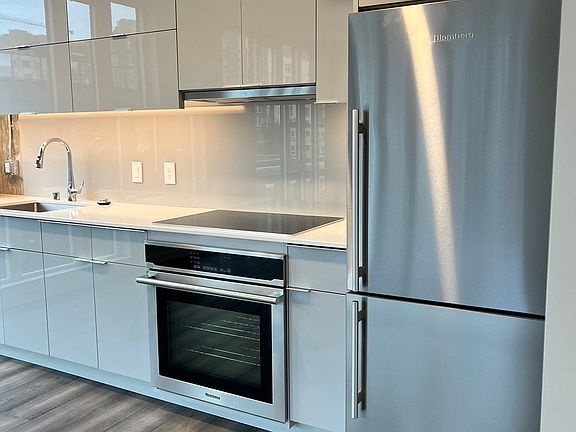 3rd image of 450 S Main St #601