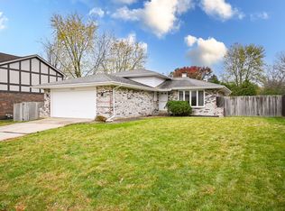 10S260 Havens Dr, Downers Grove, IL