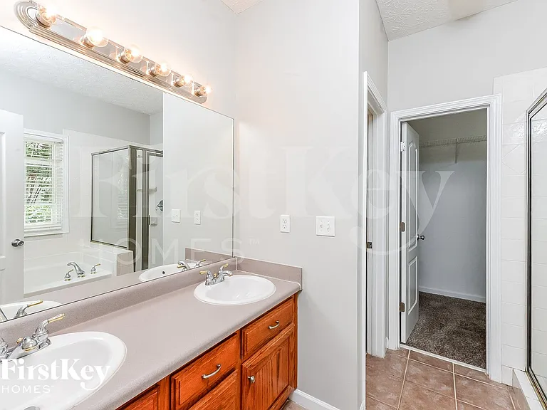 381 Glouchester Dr — Photo 11