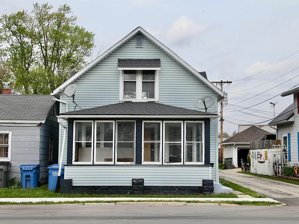 1st image of 107 W Wayne St