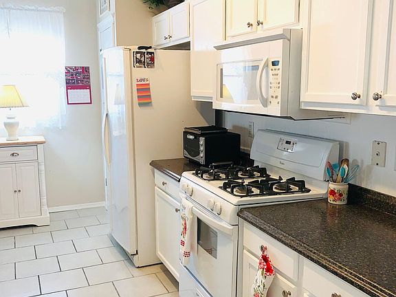 3rd image of 5808 Meadowpark Pl