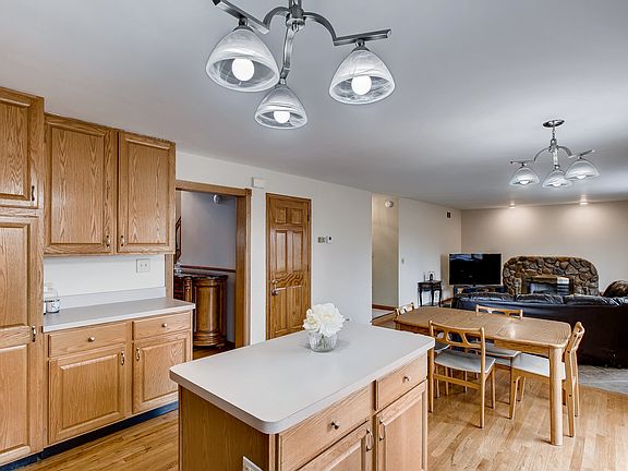 4th image of 870 Cherry Blossom Ct