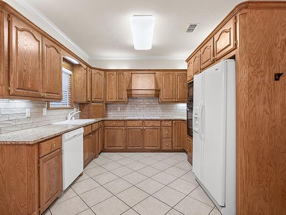 5th image of 301 San Jacinto St