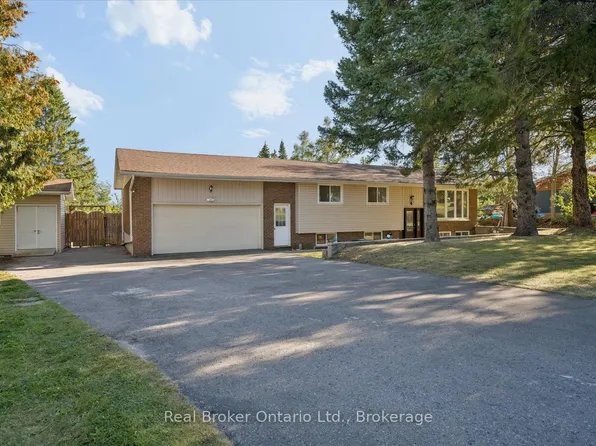 210 Patricia Cres, Selwyn, ON K9J 6X4