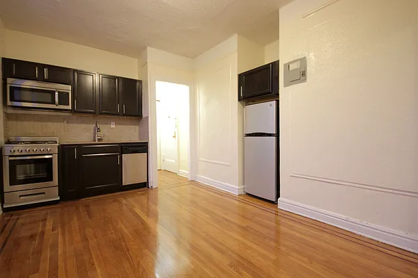 Rented by Link NY Realty | media 6
